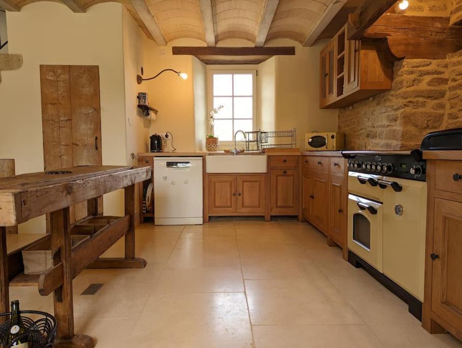 Maison Typique Bretonne Avec Toit De Chaume Camors Exterior foto
