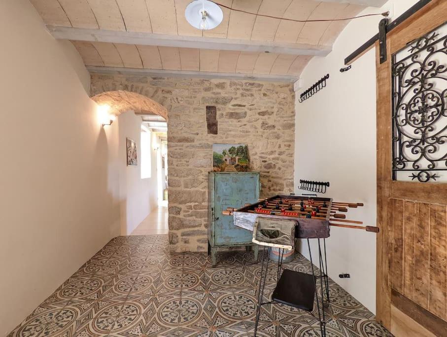 Maison Typique Bretonne Avec Toit De Chaume Camors Exterior foto
